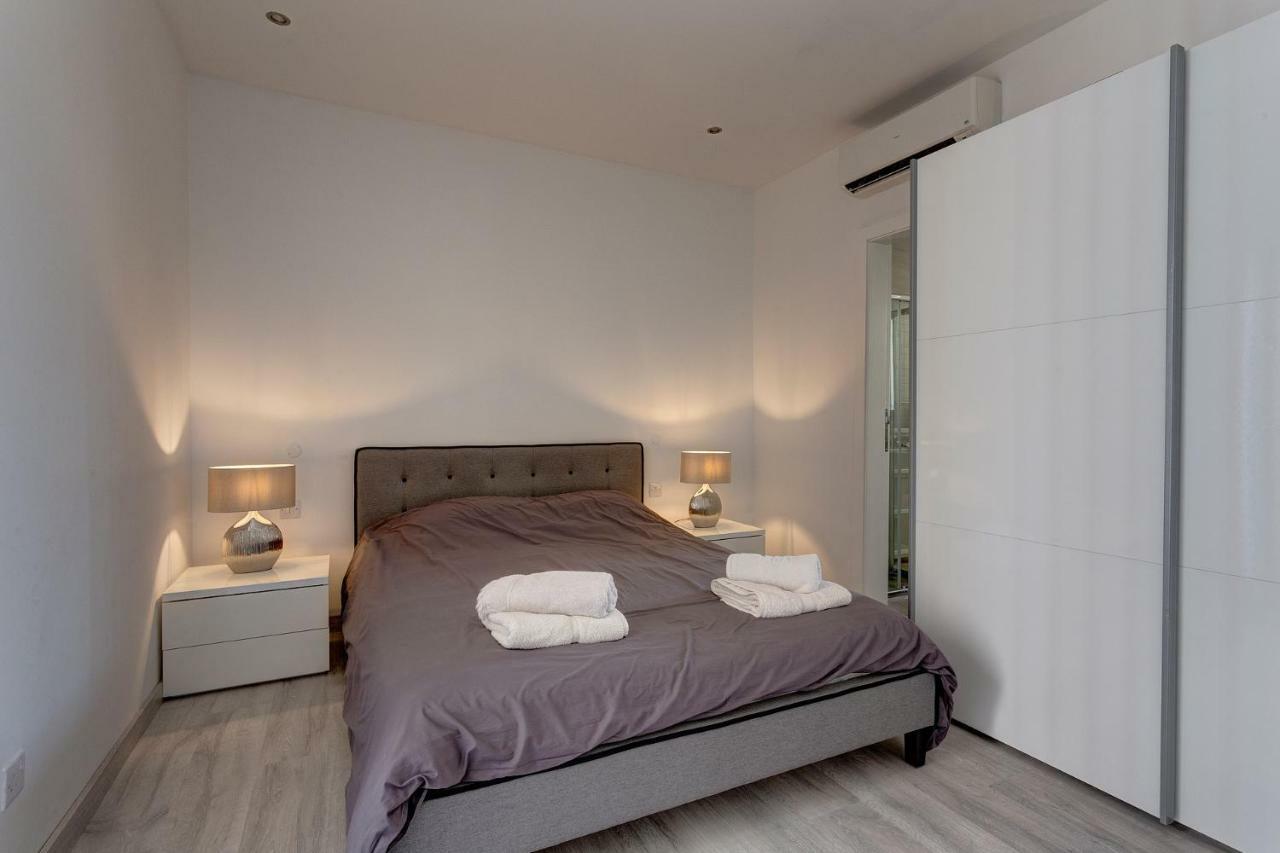Modern Apartment Just Off The Promenade Sliema Exterior foto